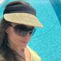 (Foto) Sonja Lazetić u toplesu: Žena fudbalera se sunčala bez kupaćeg u dvorištu luks vile na Avali, mreže se usijale