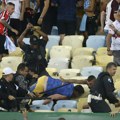 VIDEO Nezapamćeni haos: Policija tukla navijače, uleteo golman Argentine, usledile stravične scene