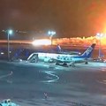 Avion Japan erlajnsa zapalio se na aerodromu Haneda u Tokiju (video)