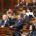 Skupština: Aleksić kaže da je Brnabićki mesto u zatvoru, Dačić tvrdi da će ojačati Parlament