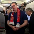 Sada da pobedite engleze, A onda redom! Vučić se obratio srpskim fudbalerima u avionu: Dajte sve od sebe, borite se za našu…