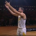 Zvezda večeri: Dragić izašao na teren uz „Prodidži“ (VIDEO)