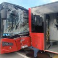 Strašne fotografije sa mesta sudara na Novom Beogradu: Pokošeni ljudi na stanici: "Autobus je išao nekontrolisano"