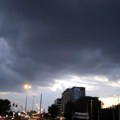 "Bože, spasi nas! Ovo uopšte nije prirodno!" Apokaliptične scene u Aranđelovcu: Grad tuče, RHMZ upozorio građane da budu…