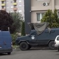 Kurtijeva policija upala u sportsku halu u Leposaviću: Skinuli srpsku zastavu sa ulaza (foto)