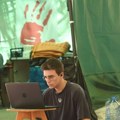 Studenti proslavili pobedu zbog puštanja aktivista i odblokirali sud