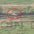 Tenkovi nestaju u vatri i dimu: Žestoke borbe na vremevskom ispupčenju (video)