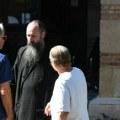 Glumac koji se zamonašio držao opelo na sahrani branislava Kičića: Gordan Kičić sve vreme u rukama nosio sliku oca: Tuga na…