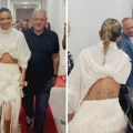 Kakav prijem za Breskvicu u Leskovcu! Dočekao je gradonačelnik i na desetine dece s poklonima, ona sva u belom