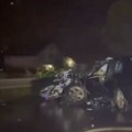 Stravična nesreća kod Mladenovca, strahuje se da ima mrtvih: Preticao autobus i zakucao se u auto (Video)