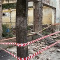 Grad ćuti o nebezbednoj kući u Obilićevom, Opština Medijana kaže upozorila pre godinu dana