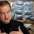 Мушкарац у закопаном бурету "штекао" наркотике вредне 350.000 евра: Заплена дроге у Београду, огласио се Дачић