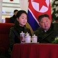 Ovako je Severna Koreja dočekala 2026: Kim Džong Un sa ćerkom posmatrao feštu, evo šta je poručio narodu