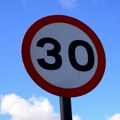 Veliki preokret u saobraćaju: gradovi prelaze na ograničenje brzine od 30 km/h, evo šta to znači