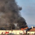Veliki požar u naselju Kukići u Čačku više vatrogasnih vozila na terenu