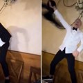 Naš poznati muzičar napravio lom na slavlju: Popeo se na stolice, skinuo sako, pa pao u delirijum