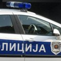 Autom udarila tinejdžera na trotoaru pa pobegla, dečak sa teškim povredama prevezen u UKC