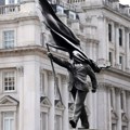 Nova Benksijeva skulptura iznenadila prolaznike u centru Londona: Otkriveno zašto je ta lokacija izabrana