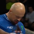 Šiklja krv na sve strane, navijači u areni ostali u šoku! Sudije odmah prekinule borbu.. Pogledajte uznemirujuć video!