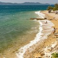 Građani besni zbog nesavesnih kupača: Pogledajte šta rade na plaži u Zadru, prizori zgrozili kupače