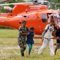Direktor škole spasao 900 dece od smrtonosne bujice u Nepalu: "Sačuvao nam je živote"