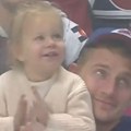 Predivan prizor! Jokić sa ćerkicom posetio NHL utakmicu: Pogledajte reakciju navijača