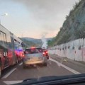 Automobil se zapalio nasred auto-puta: Incident kod Bubanj potoka, saobraćaj usporen (video)