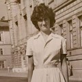 "Danas bi mami bio rođendan": Objavio je ovu sliku i dobio 100 komentara jer su ljudi shvatili čiji je on sin!