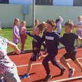 „Trka za srećnije detinjstvo“: U Paraćinu školarci na novoj atletskoj stazi (foto)