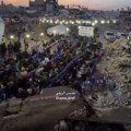 Zajednički iftar Palestinaca među ruševinama Jabalije (video)