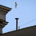 Crni dim iznad Vatikana, novi papa nije izabran! Niko nije dobio potrebnu dvotrećinsku većinu, evo šta sledi