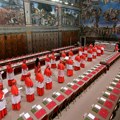 Zašto se kardinalima tokom konklave ne služe cela piletina i raviole? Razlog će vas iznenaditi