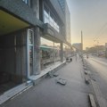(FOTO) Deo kamene ploče otpao sa fasade hotela Slavija