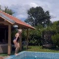 Maja Volk (66) u kupaćem: Pokazala telo i dekolte u sedmoj deceniji, a ćerka pored nje