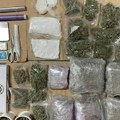 Uhapšen mladić (26) sa 9 kilograma narkotika: Pronađeno više različitih droga, vagice za precizno merenje i novac