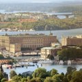 Dron bacio kesu sa farbom na rusku ambasadu u Švedskoj