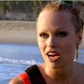 Rimejk "Čuvara plaže" ima novu Pamelu Anderson: Na snimanju serije zavela kolegu, pa se venčali u kaubojkama