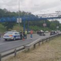 Sudar automobila i motora na auto-putu u Beogradu, stvaraju se velike gužve