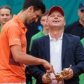 Kakva fotka Novaka u Crnoj Gori: Vlade Divac i bivši trener stali uz Đokovića, a ove reči će pamtiti