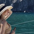 Naslednica Cepter imperije pokazala brutalnu liniju! Ema Cepter se skinula u minijaturni bikini, pozirala na luksuznoj jahti