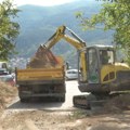 Posle godina čekanja, mašine stigle u Dušmaniće, počela rekonstrukcija 1,2 kilometra puta