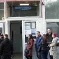 Uživo (FOTO/VIDEO) Srbija bira parlament: Do 14 časova glasalo 46,53 odsto birača, zabeležene nepravilnosti i incidenti