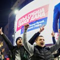 Uživo (foto/video) Vučić priznao poraz na izborima, pristalice Studentske liste slave na ulicama Beograda
