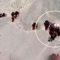 Isplivao snimak svetske rekorderke i njenog tima i razbesneo svet: Preskakali teško povređenog planinara dok je umirao…