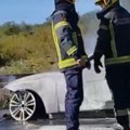 Automobil potpuno izgoreo Sablasna scena kod Bubanj potoka (VIDEO)