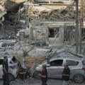 BLOG UŽIVO: Palestinci u Gazi beže od bombi i prave zalihe hrane, Izrael gađao i aerodrome u Siriji