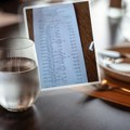 Konobar u restoranu na Kosmaju naplatio je „česmovaču“: Oglasio se restoran, nećete verovati zbog čega je čaša vode…