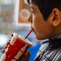 Epidemija gojaznosti kod dece Mališan iz Odžaka pio 7 litara soka dnevno Roditelji podigli kredit da ga leče!