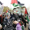 (ФОТО) У Малмеу протести због учешц́а Израела на Евровизији
