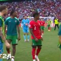 Bizarna situacija na euro: Redar "pokosio" napadača Portugala zbog klinca koji je hteo fotografiju sa Ronaldom